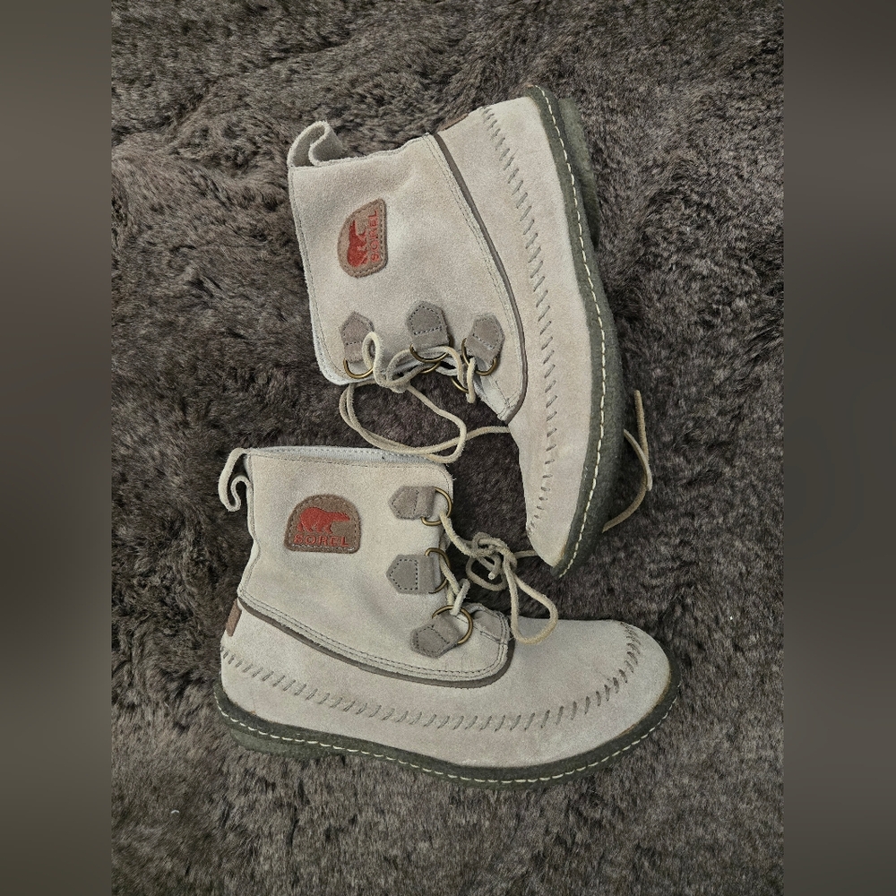 Sorel Women's Gray Suede Boots